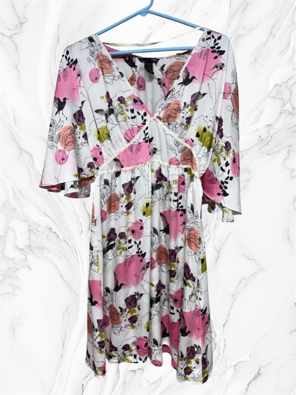 H&M White Floral V neck knee length Dress with Pink Black geometric print size 6